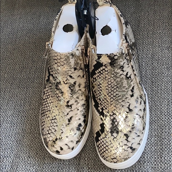 NWT Memory Foam wedge sneakers 👟 🐍 - Picture 3 of 5